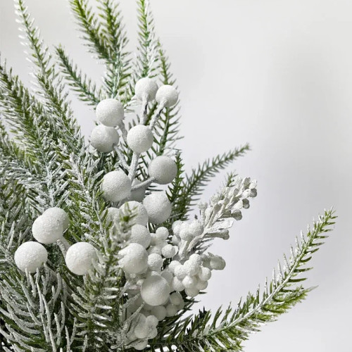 Новогодняя настольная композиция с белыми ягодами и шишкой 35 см., Christmas DeLuxe (89295)