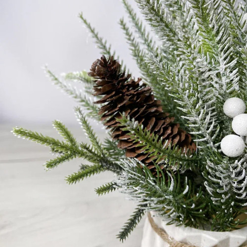 Новогодняя настольная композиция с белыми ягодами и шишкой 35 см., Christmas DeLuxe (89295)